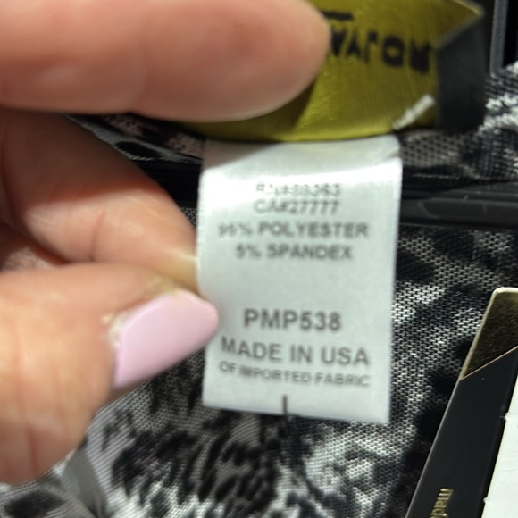 Jordan Taylor Leopard print,sheer,light,round V-cut neck,long sleeve top/coverup - Picture 13 of 13